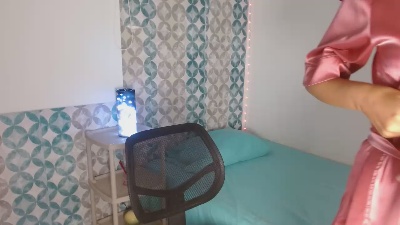 Emilybateee live from United States