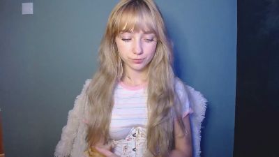 LuciaAdorable live from United Kingdom