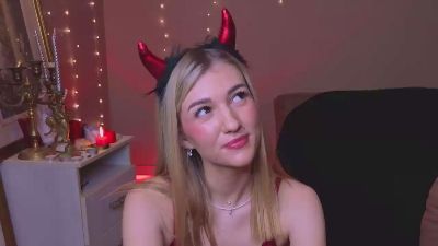 MoiraBrunger live from France