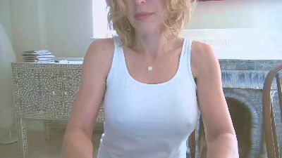 SurreygirlXOXO live from United Kingdom