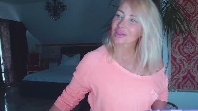 evelily2017 live from United Kingdom