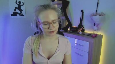 hottieNancy live from United Kingdom